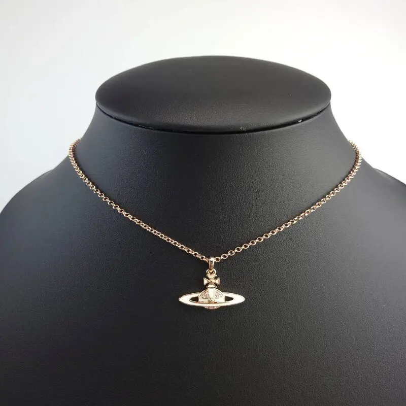 送料込み【VivienneWestwood 】NEIL MINI BAS RELIEF PENDANT Vivienne Westwood - Neil Mini Bas Relief Pendant Gold/ Light